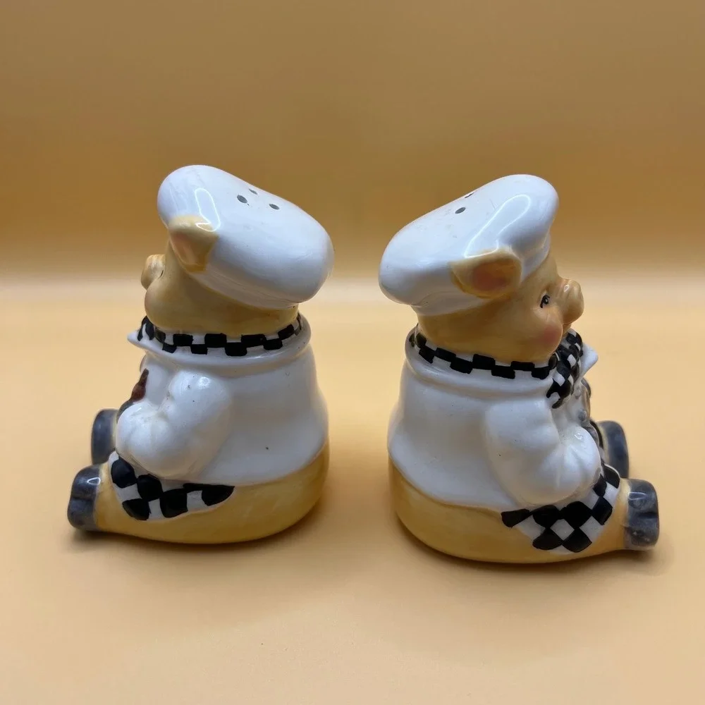 Dori Postlewaite 1999 Chef Pig Salt and Pepper Shakers Ceramic Checkered Set